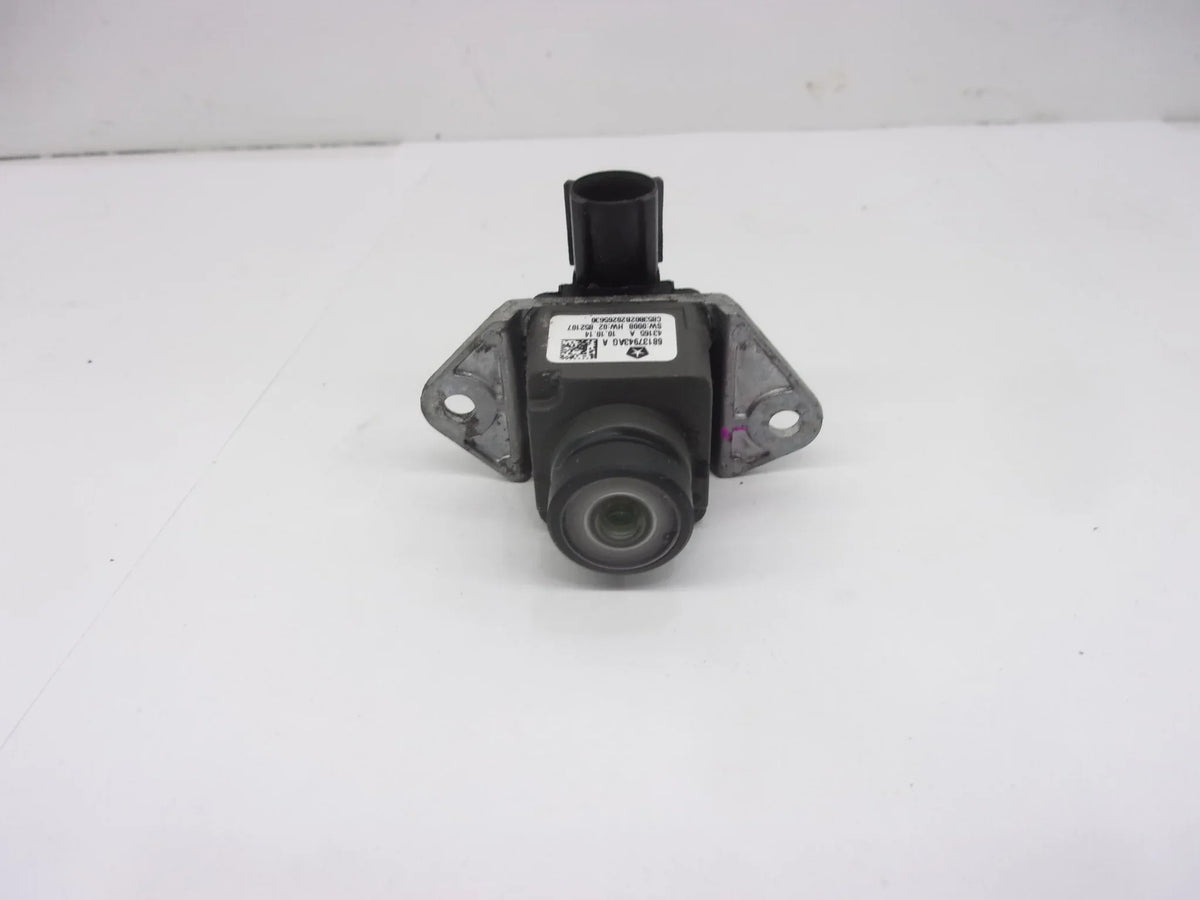 Pre-Owned 2014-2015 Jeep Grand Cherokee Rear View Backup Camera 68137943AG OEM (Good)